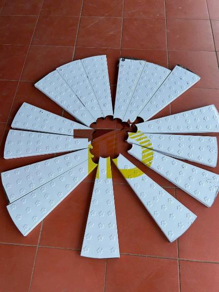 GIA CÔNG MÂM CẦU THANG XOĂN INOX LẤY LIỀN